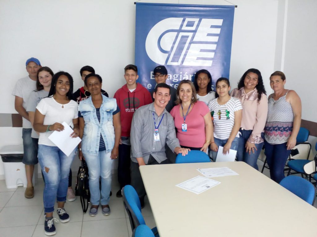 Jovens Que Participaram Das Oficinas Socioeducativas Em Lages Recebem