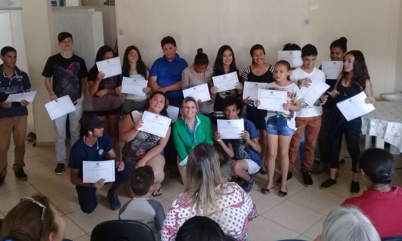 CIEE Lages entrega certificado a participantes das Oficinas Socioeducativas