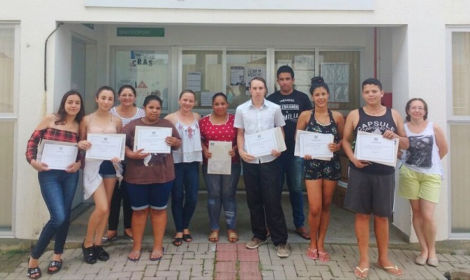 Jovens de Joinville recebem certificação por Oficinas Socioeducativas