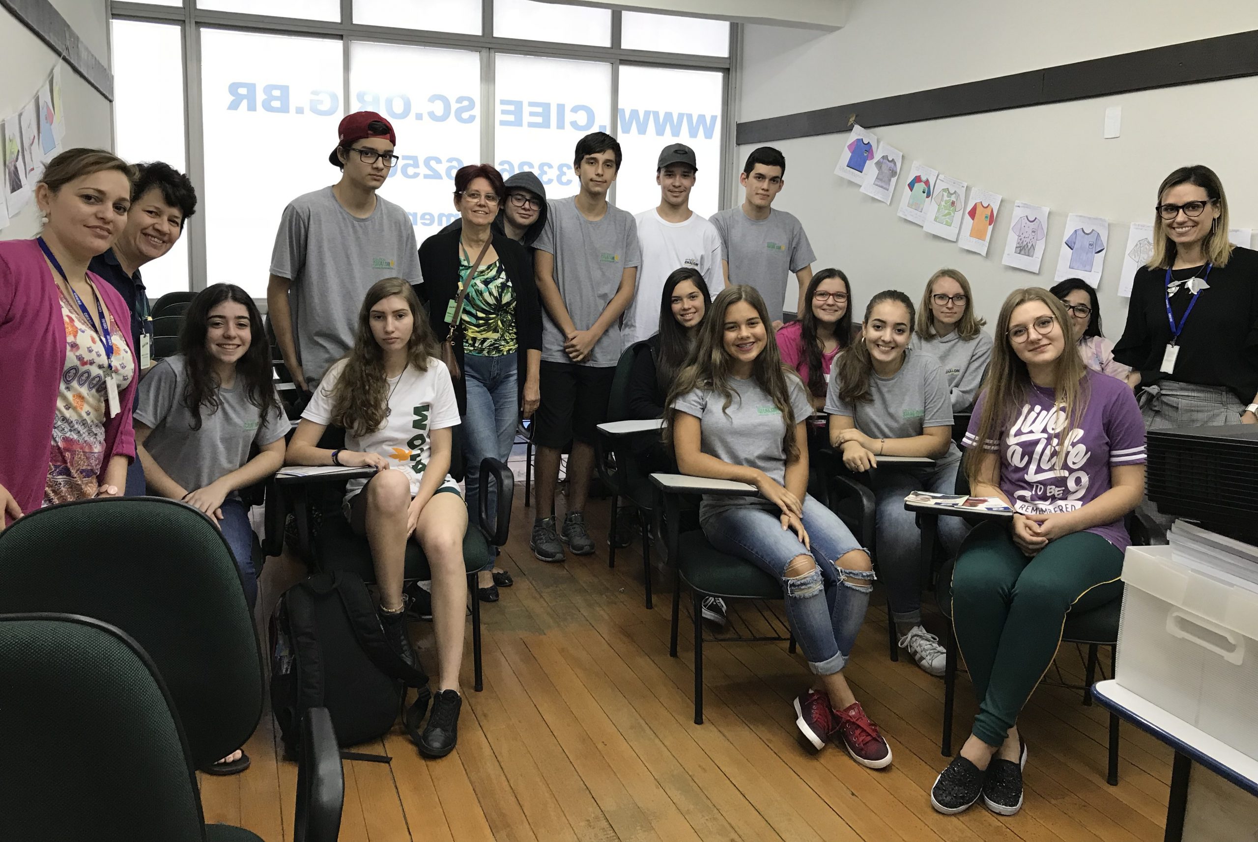 Alunos do Colégio Shalon de Blumenau recebem orientações sobre Programas de Estágio e Aprendiz