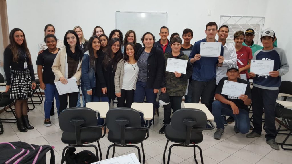 Programa de Iniciação ao Trabalho certifica 21 jovens em Itajaí