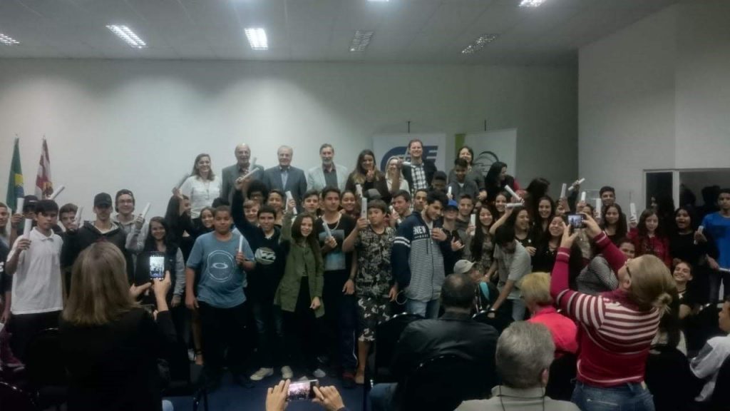 Jovens de Blumenau são certificados pelo PIT