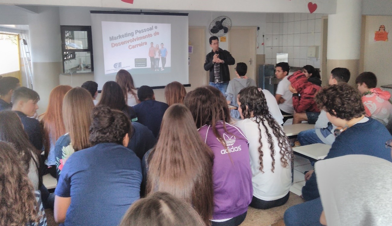 Centro Educacional Municipal Santa Ana recebe Oficina Socioeducativa