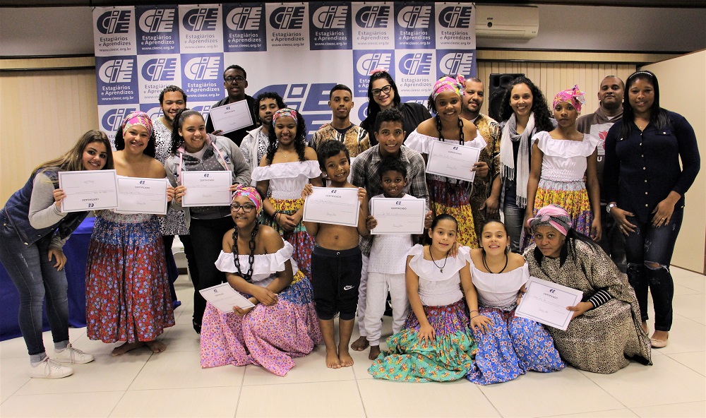 Oficina de Dança Afro colégio Benonivio 