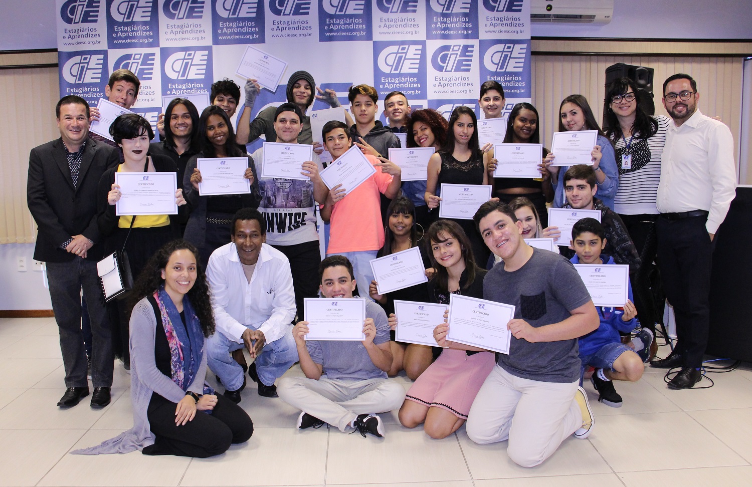 Mais de 20 jovens de Canasvieiras recebem certificação pelo PIT