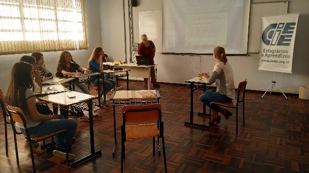 Oficina Socioeducativa sobre marketing pessoal e desenvolvimento de carreira é realizada em Ibirama