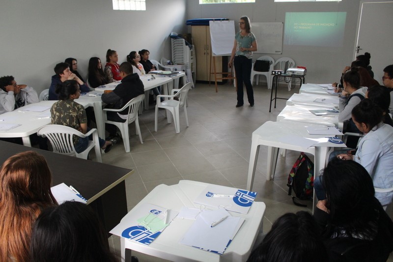 30 jovens iniciam Programa de Iniciação ao Trabalho em Jaraguá do Sul