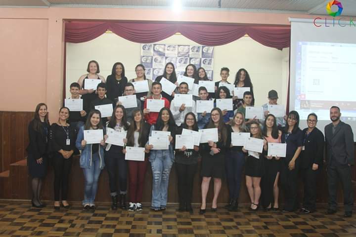 30 jovens recebem certificação pelo PIT em parceria com a CDL de Sombrio