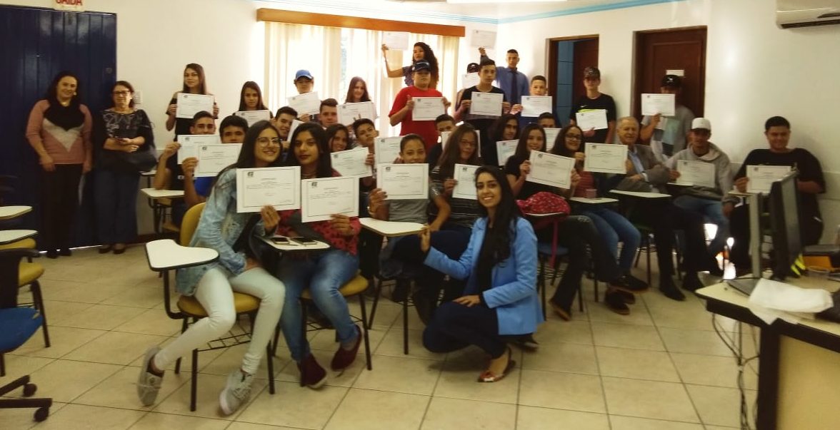 30 adolescentes de Lages recebem certificação pelo PIT