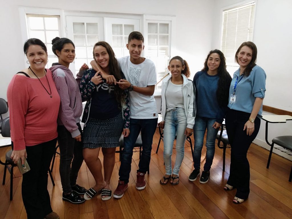 Adolescentes do CRAS participam de palestra no CIEE Joinville