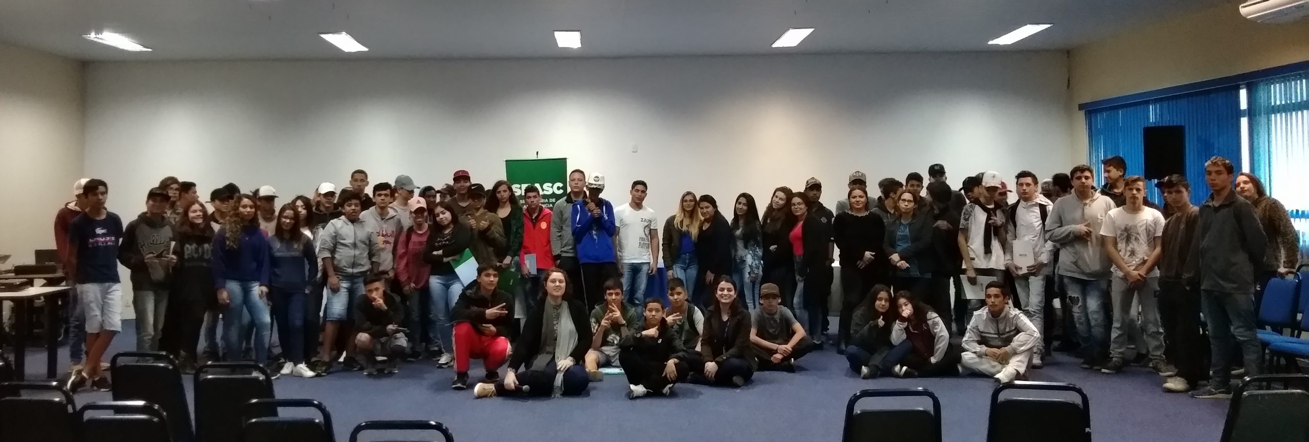 150 adolescentes de Chapecó participam da 1ª Oficina de Preparação para o Mercado de Trabalho