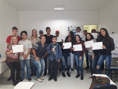 Programa de Iniciação ao Trabalho realizado em Balneário Piçarras certifica adolescentes