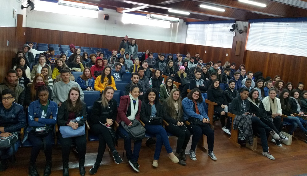 Coordenadora da KNN Idiomas destaca a importância do inglês no mercado de trabalho