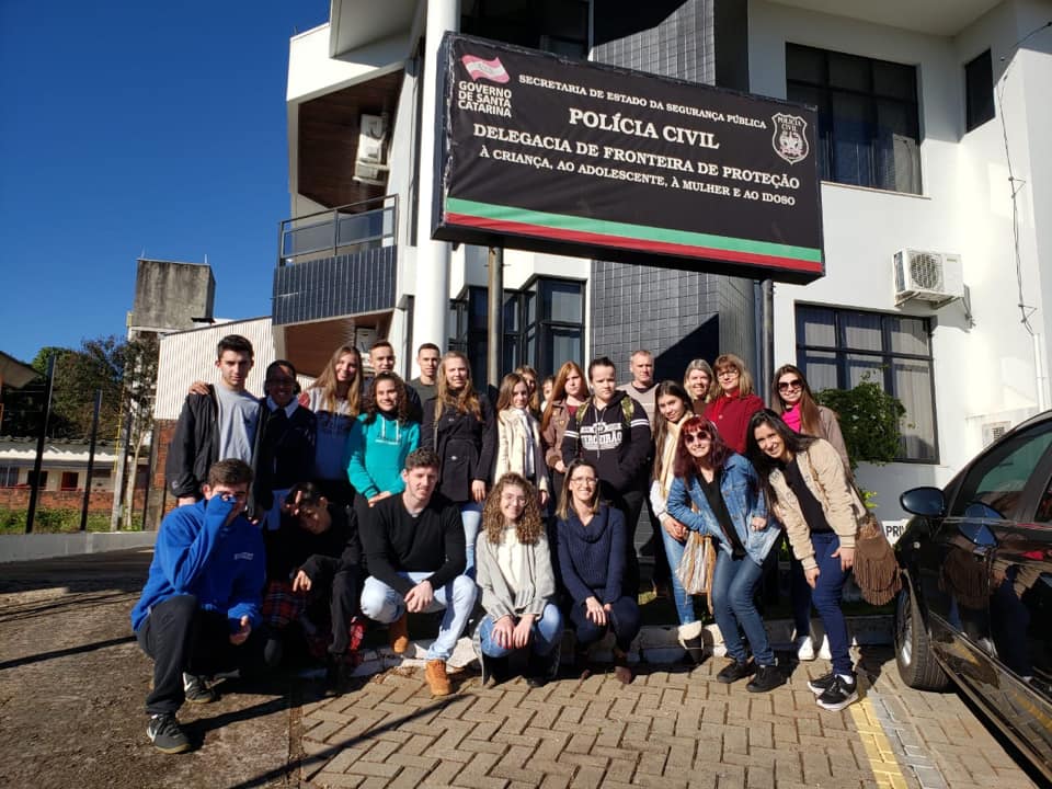 Aprendizes de SMO visitam Delegacia de Proteção à Criança, Adolescente, Mulher e Idoso