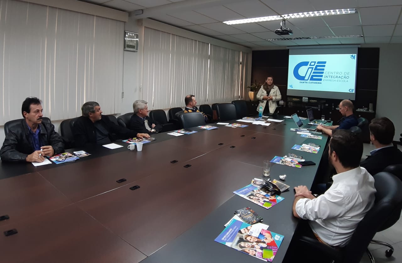 CIEE Brusque apresenta Programas de Estágio e Aprendizagem para o Núcleo Empresarial de Guabiruba