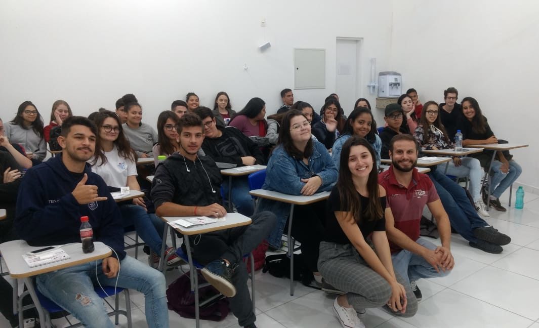 Representante do PETI palestra para aprendizes do CIEE São José