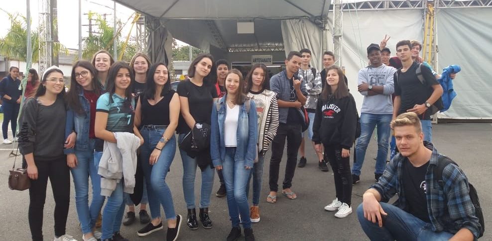 Aprendizes visitam 13 ª Feira do Livro de Jaraguá do Sul