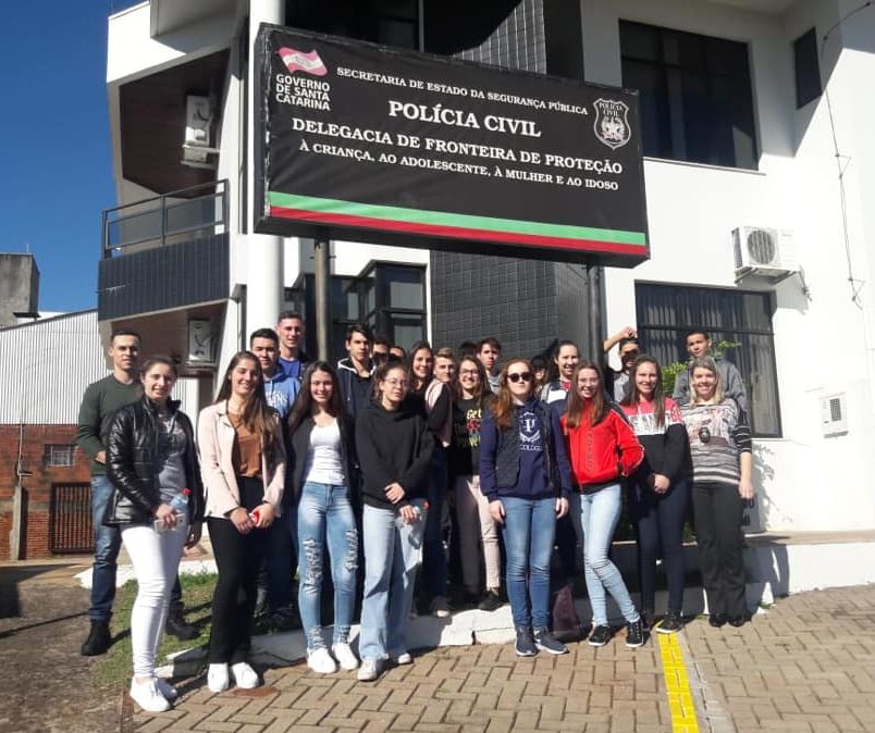 Turma de aprendizes de São Miguel do Oeste realizam visita a DPCAMI