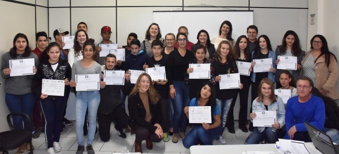 31 adolescentes de São Lourenço do Oeste são certificados em Oficina Socioeducativa