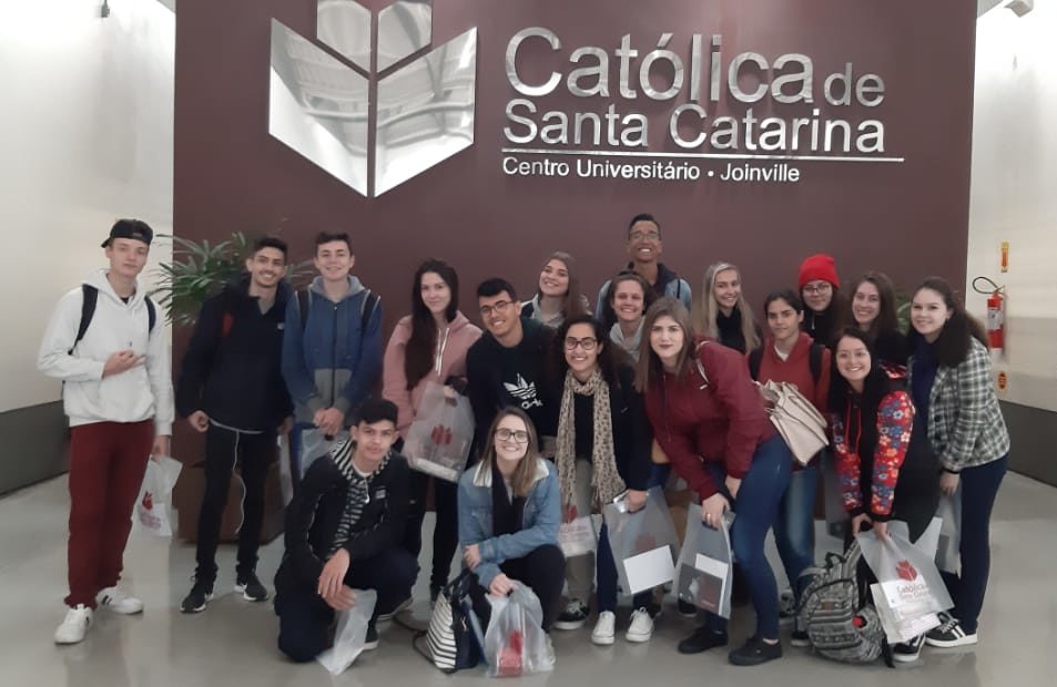 Jovens do CIEE Joinville realizam visita ao Centro Universitário Católica