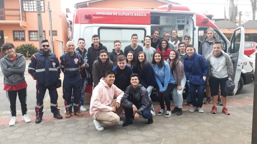 Equipe do SAMU de Garopaba palestra para aprendizes em Encontro Complementar