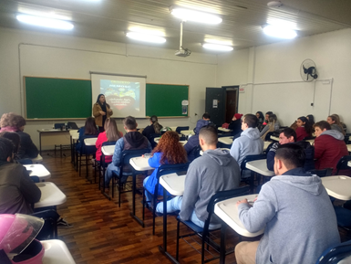 Assistente Social do Hemosc Lages realiza palestra no CIEE