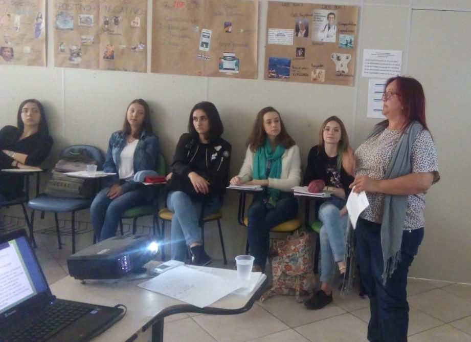 Aprendizes do CIEE Jaraguá do Sul recebem palestra sobre ONG de Proteção Animal