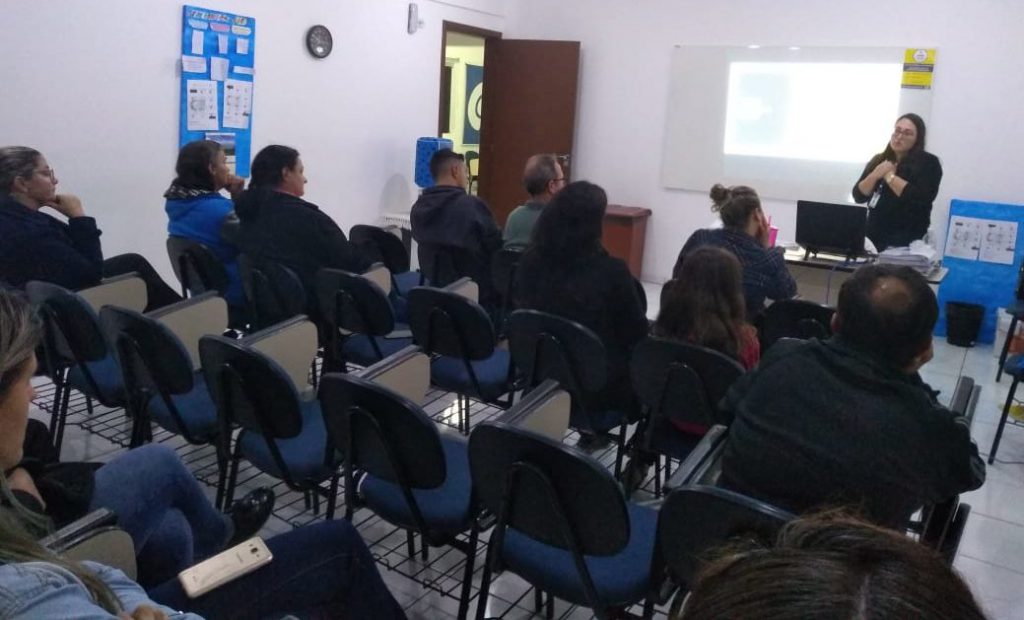 Encontro de Famílias de Sombrio debate temas como suicídio e automutilação