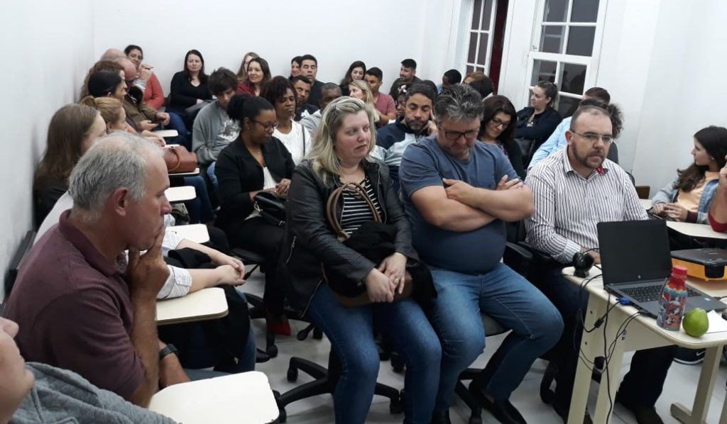 35 familiares participam de Encontro de Famílias do CIEE Joinville