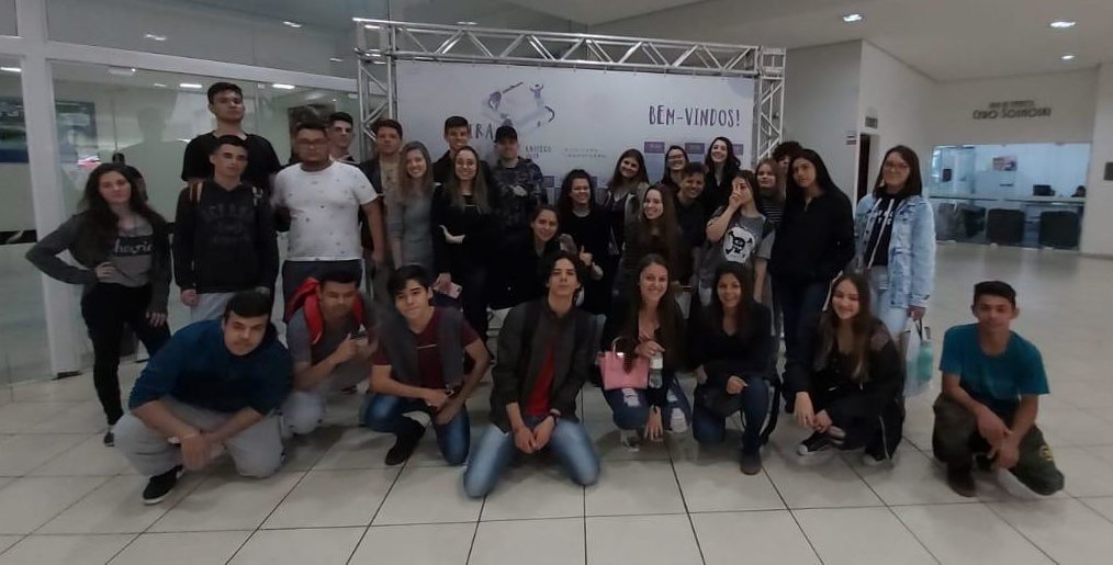 Aprendizes do CIEE Chapecó visitam Feira do Livro 2019