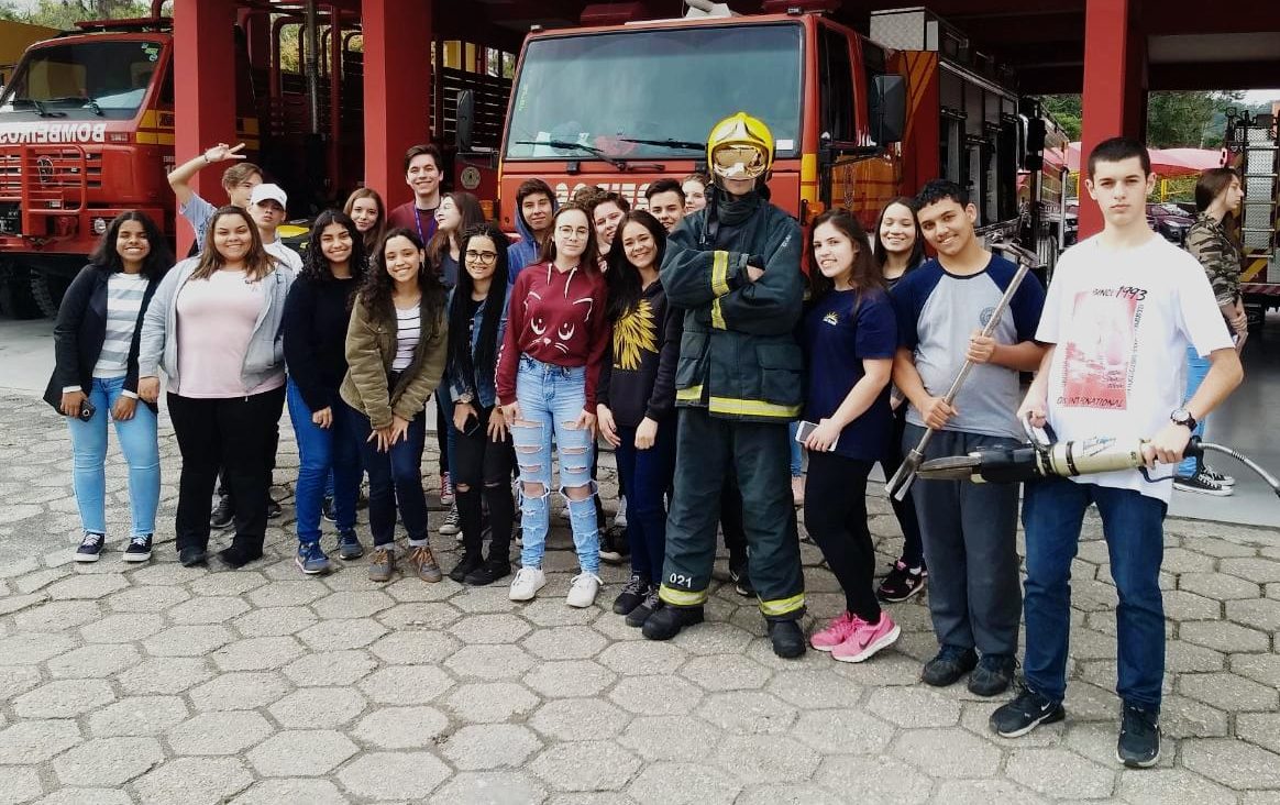 CIEE Blumenau leva aprendizes para conhecer 3º Batalhão do Corpo de Bombeiros