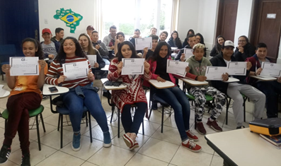 Jovens que concluíram a Oficina Socioeducativa em Lages recebem certificados