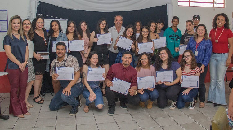 PIT no CRAS Zanellato certifica 15 jovens