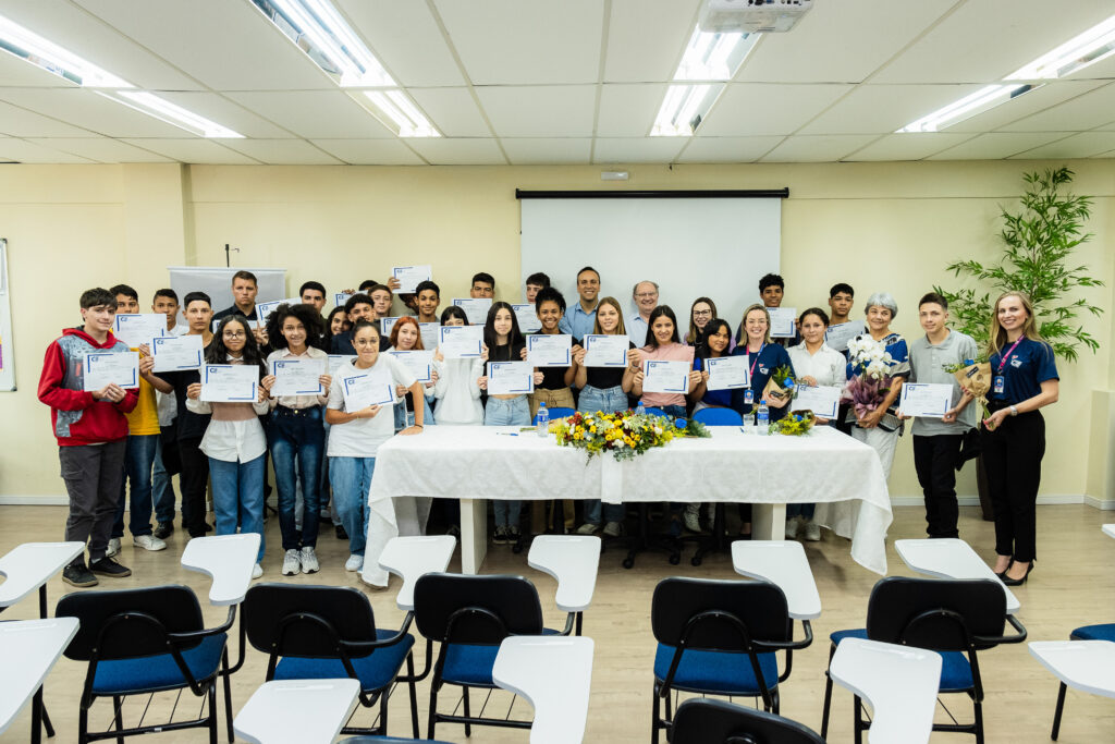 Adolescentes em vulnerabilidade social participam de qualificação